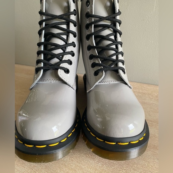 Dr. Martens lace up Patton leather gray boots. Size 6. NWOT​​ - Picture 2 of 9